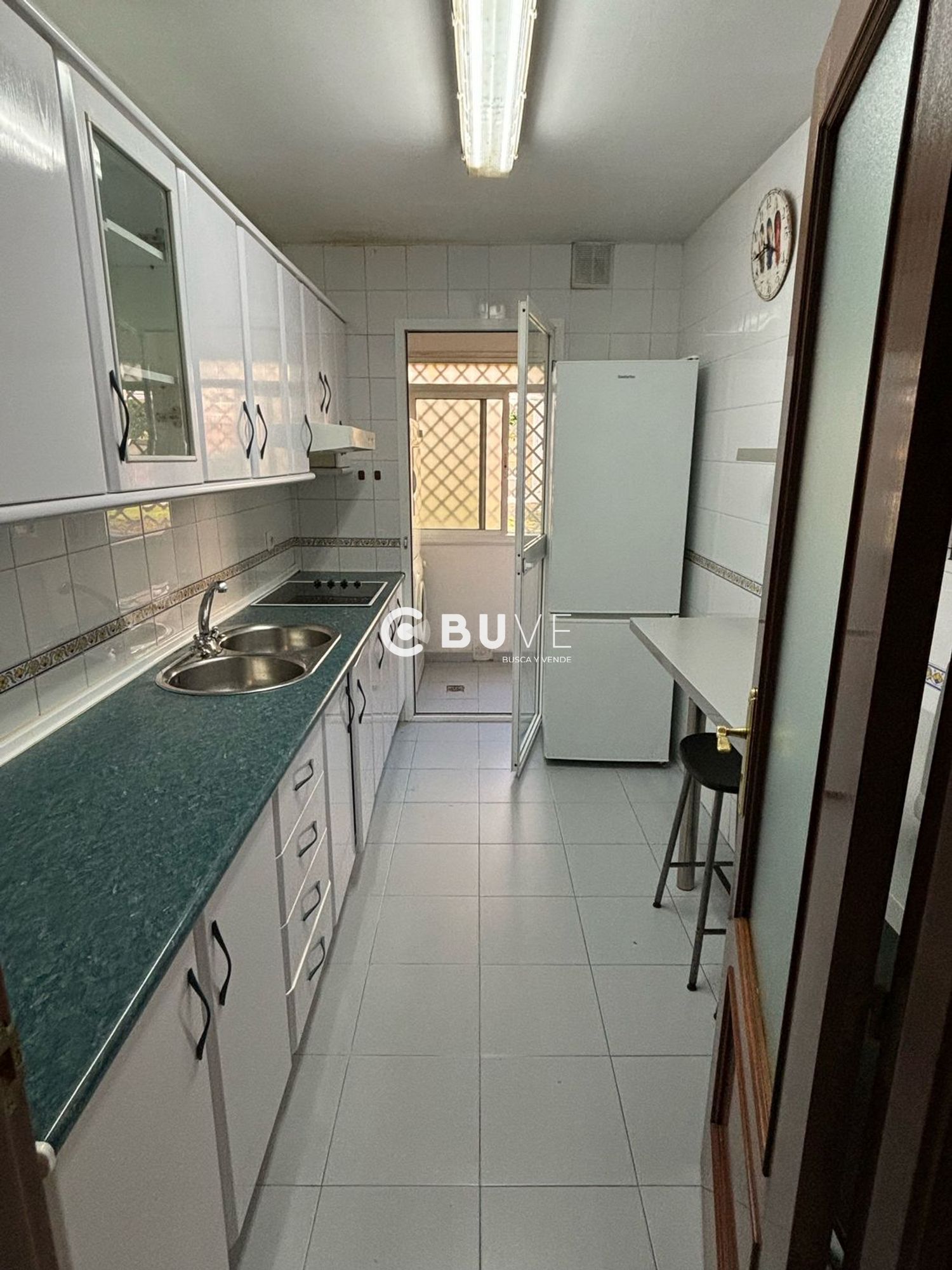 Kitchen of Flat for sale in  Sevilla Capital  with Air Conditioner and Furnished