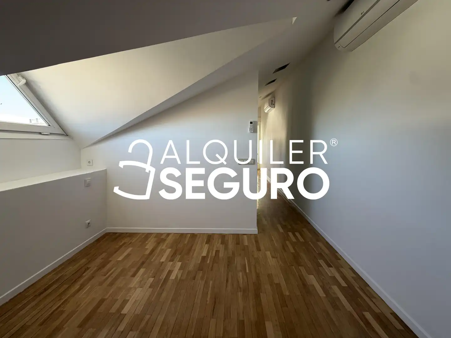 Bedroom of Attic for rent in Torrelodones  with Air Conditioner, Heating and Terrace
