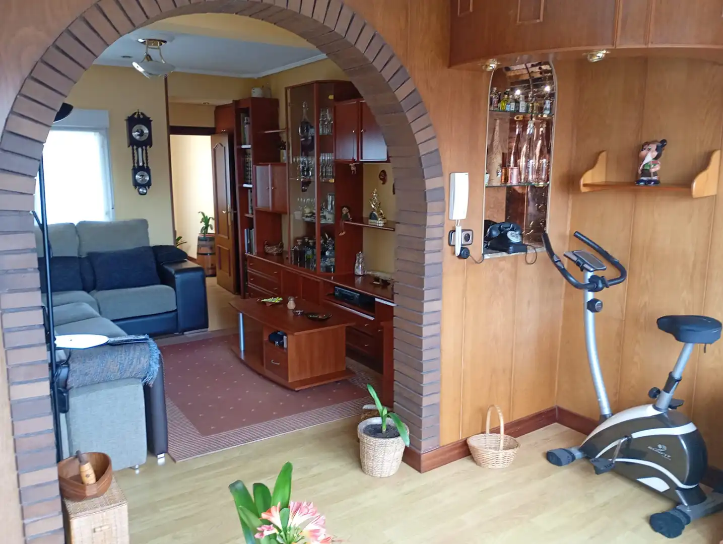 Living room of Flat for sale in Gijón   with Parquet flooring, Furnished and Oven