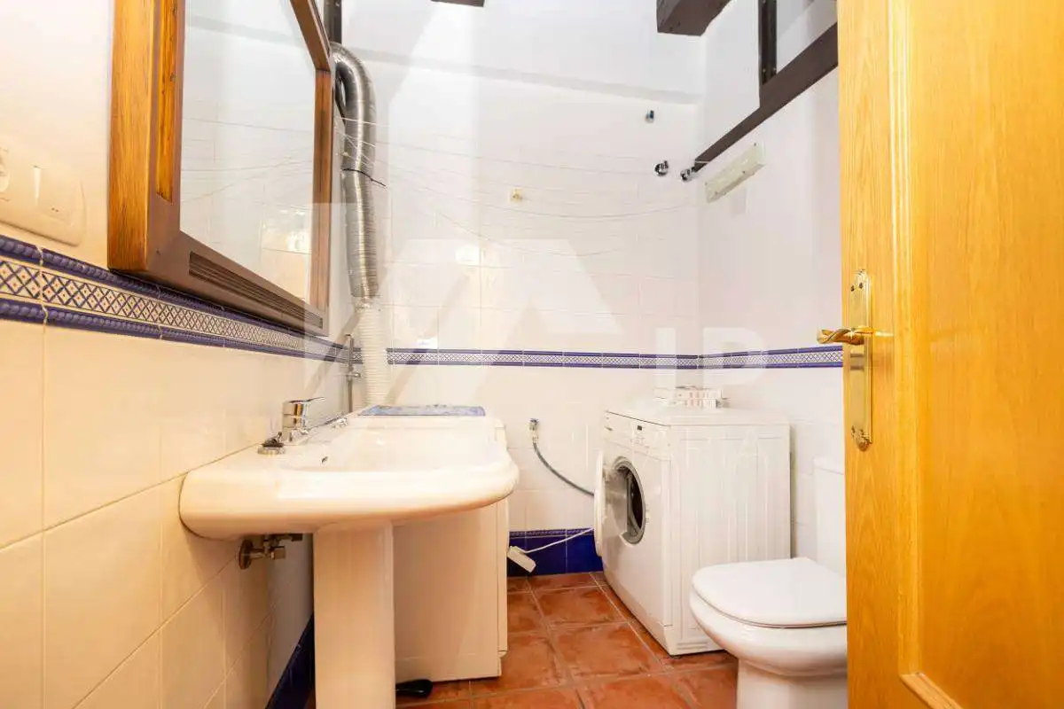 Bathroom of Duplexes for rent in Granada  with Heating, Furnished and Balcony