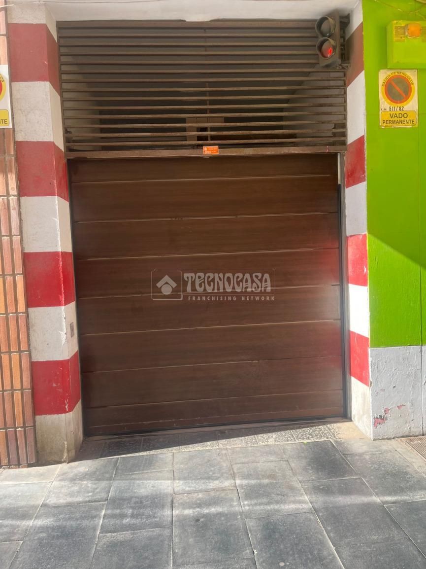 Vista exterior de Garatge en venda en  Almería Capital