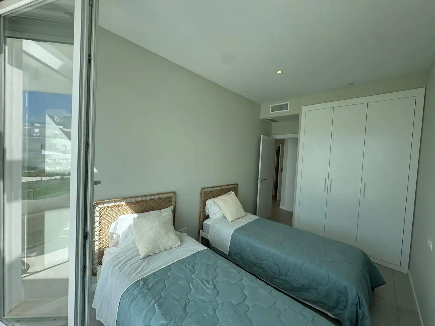 Dormitori de Apartament en venda en Chipiona amb Aire condicionat, Terrassa i Traster