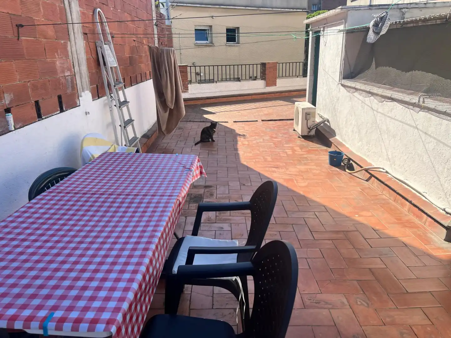 Buildings for sale in Ausona, Trinitat Vella