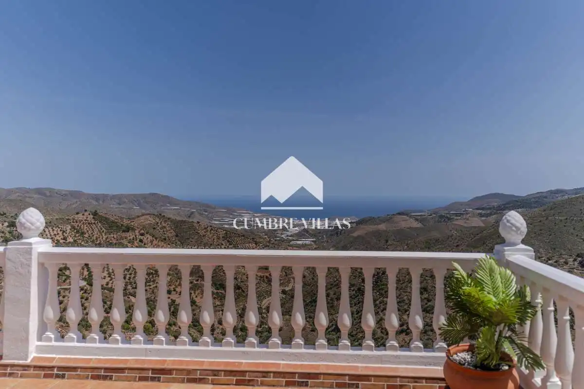 Vista exterior de Casa o xalet en venda en Lújar amb Jardí privat, Terrassa i Internet