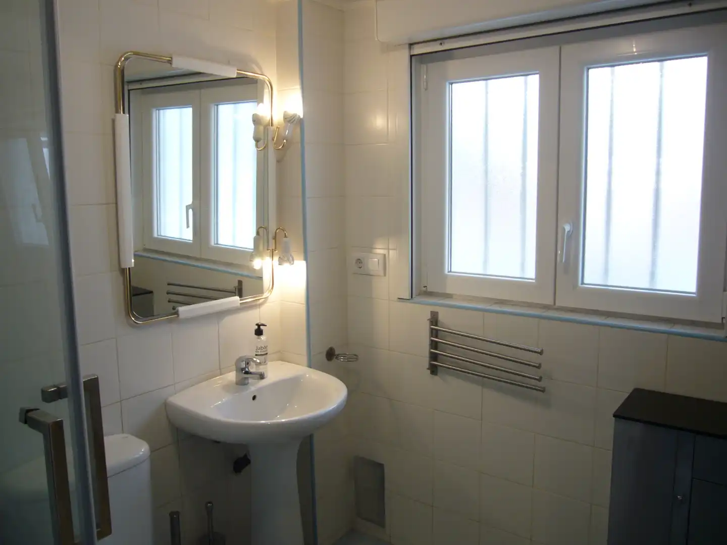 Badezimmer von Erdgeschoss zum Verkauf in A Coruña Capital  mit Möbliert, Ofen und Waschmaschine