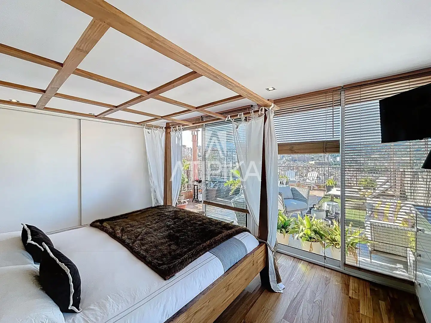 Schlafzimmer von Maisonette zum Verkauf in Barcelona mit Klimaanlage, Heizung und Terrasse