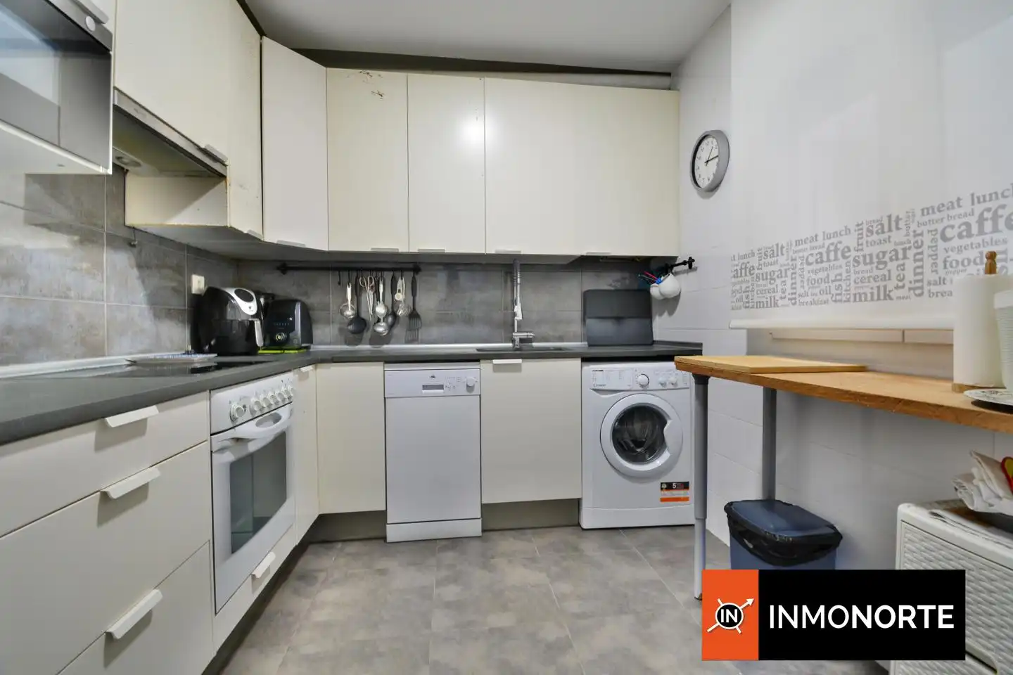 Cocina de Piso en venta en Laredo con Calefacción, Trastero y Amueblado
