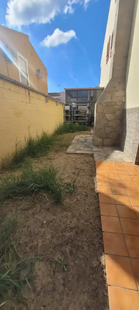 Casa adosada en venda en Los Barrios amb Aire condicionat, Jardí privat i Terrassa