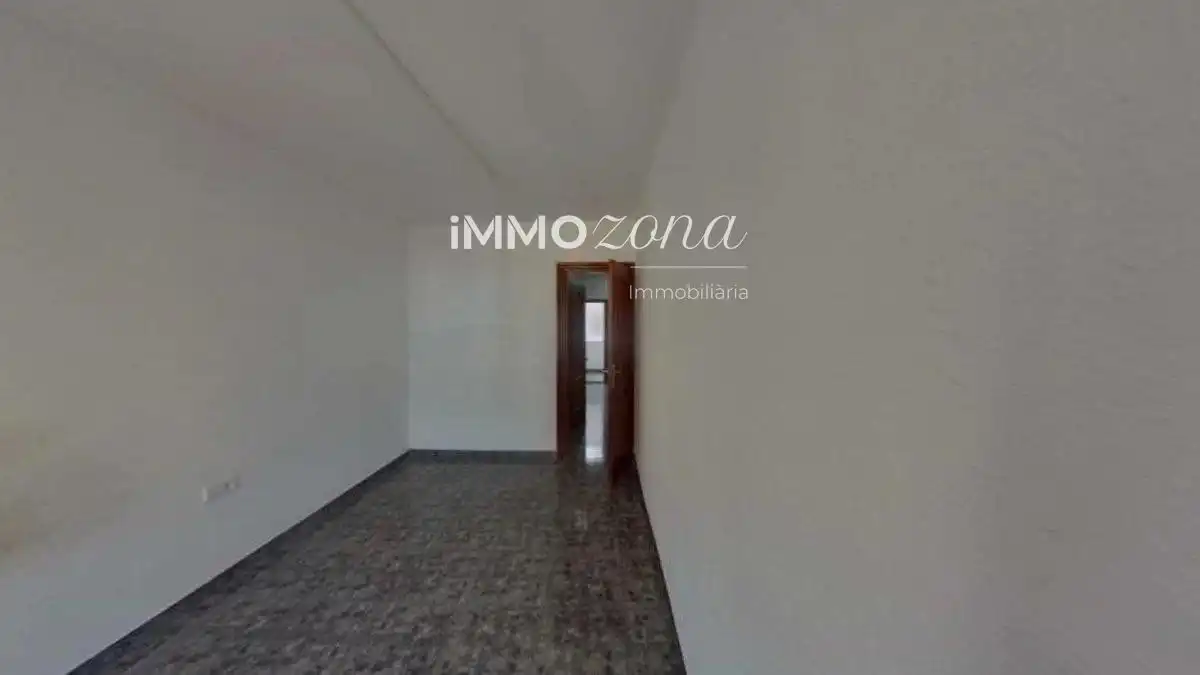 Bedroom of Apartments for sale in Cerdanyola