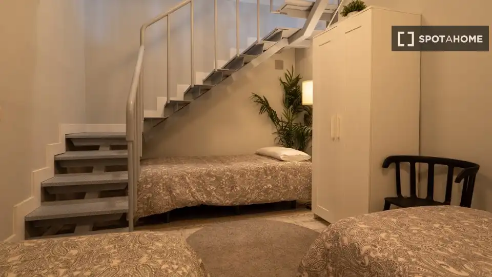 Dormitori de Apartament per a compartir en Madrid amb Aire condicionat, Calefacció i Terrassa