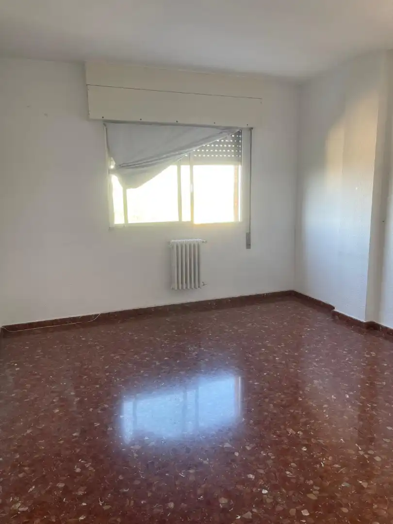 Schlafzimmer von Wohnung zur Miete in Granada mit Heizung, Ofen und Waschmaschine