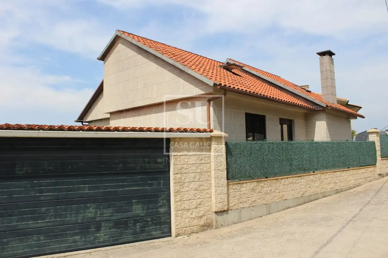 Vista exterior de Casa o xalet en venda en Baiona amb Calefacció i Jardí privat