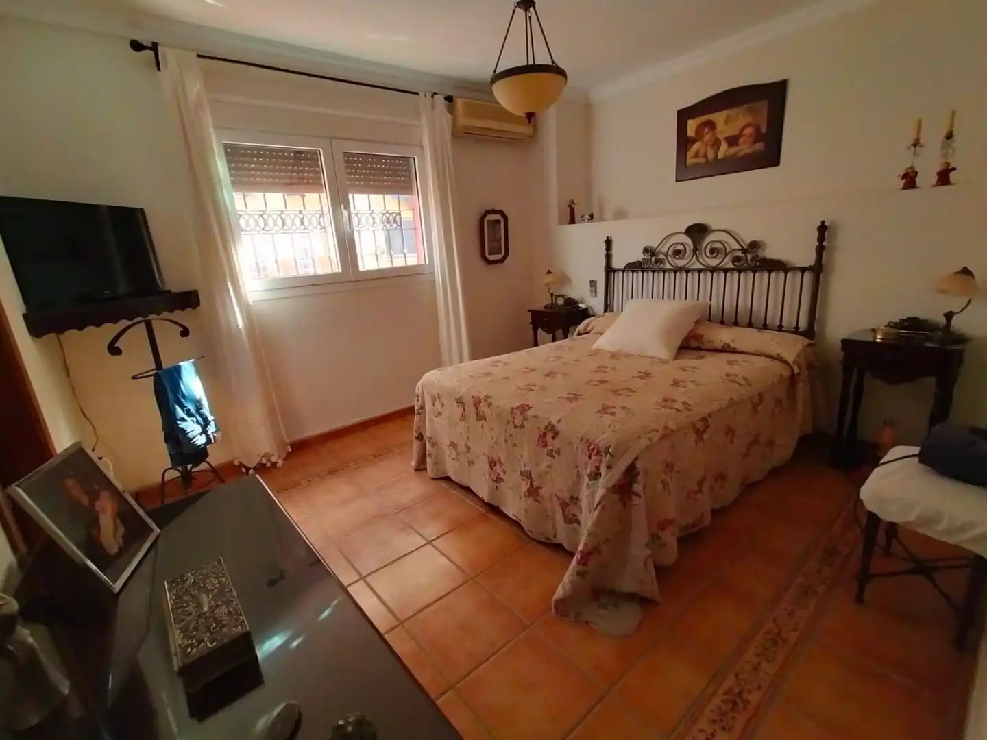 Dormitori de Casa o xalet en venda en La Línea de la Concepción amb Aire condicionat, Jardí privat i Traster