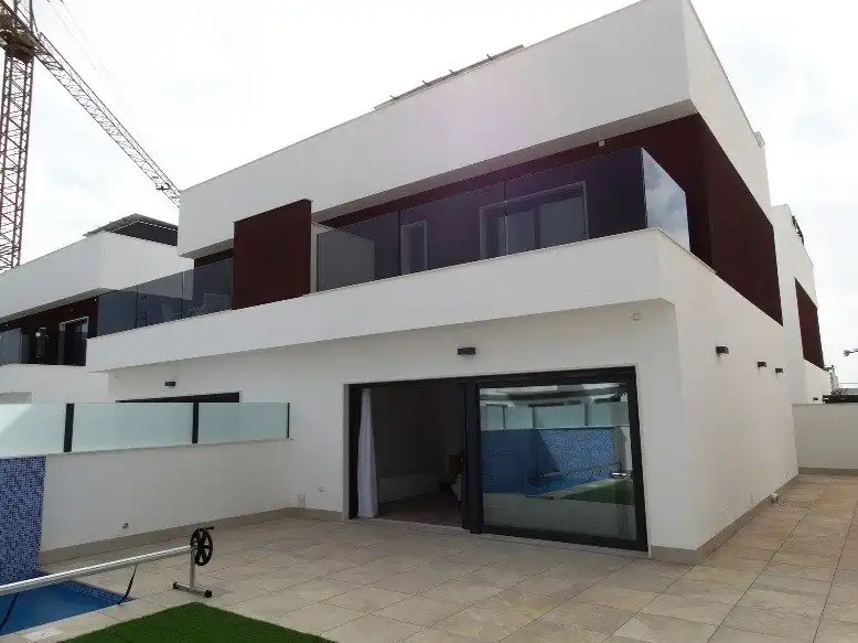 Chalet con piscina en venta en Pilar de la Horadada ciudad