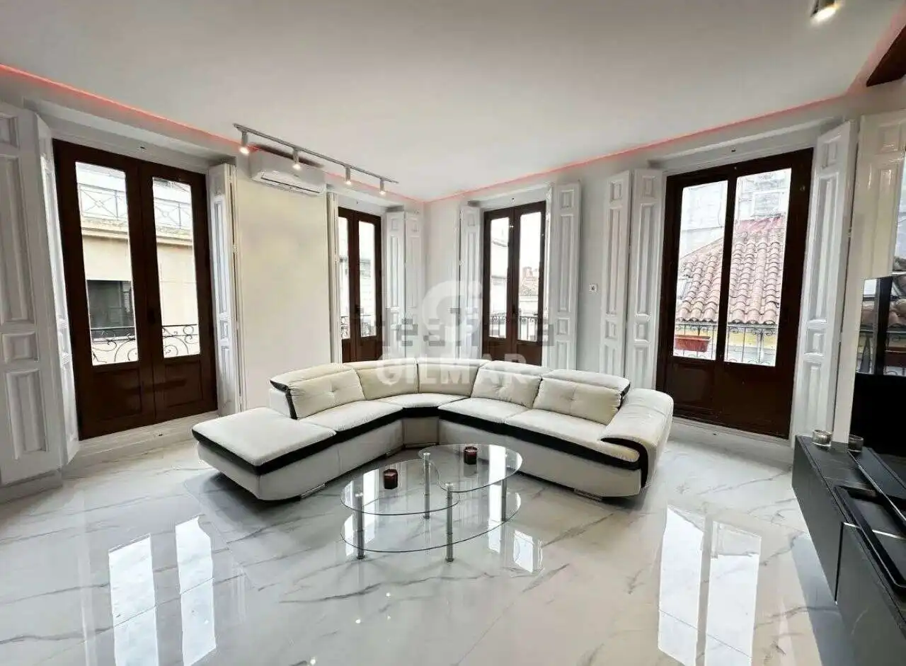 Sala de estar de Piso en venta en Madrid con Calefacción, Trastero y Amueblado