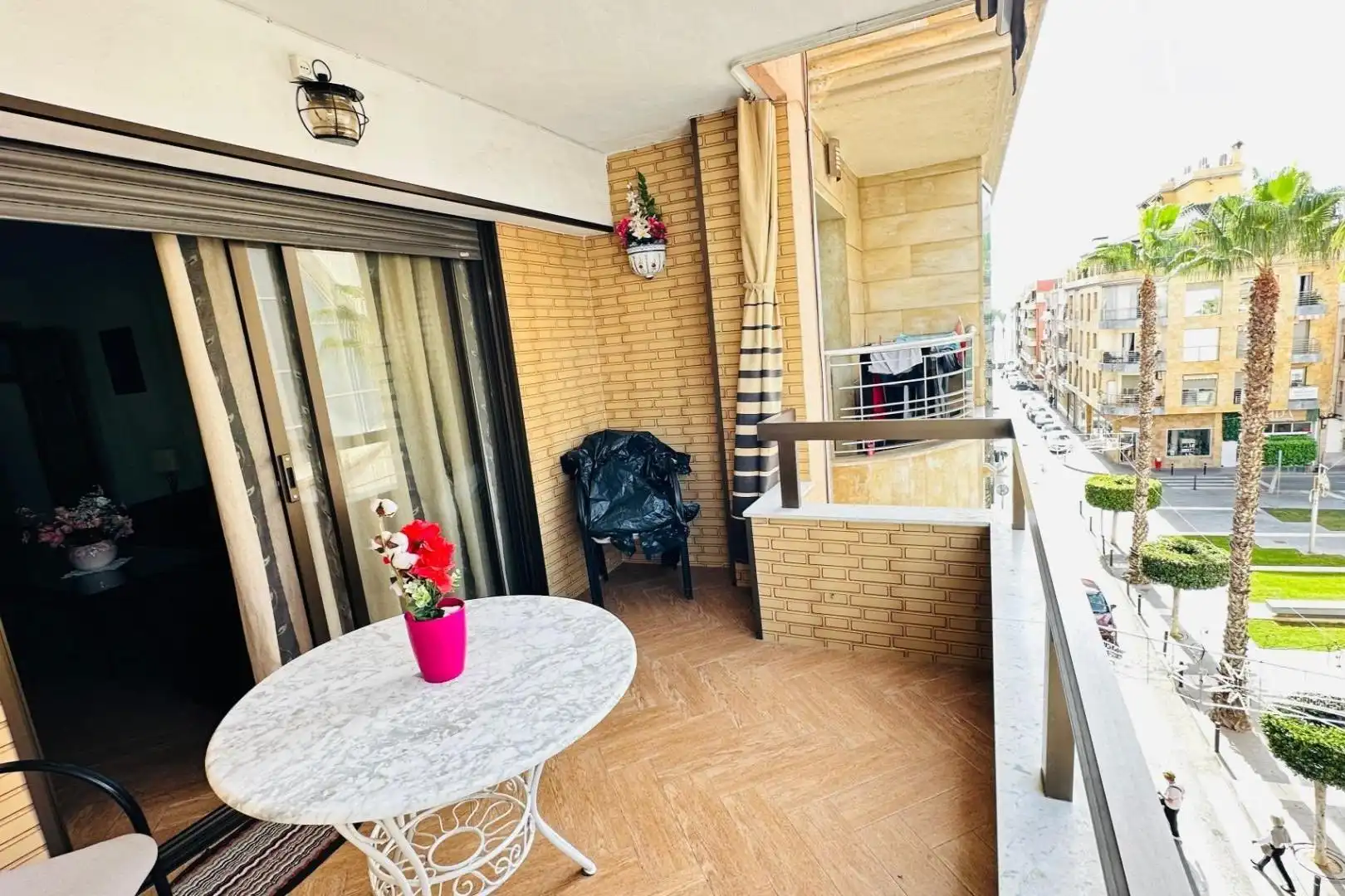 Apartament amb terrassa en venda a Calle MORIONES 22