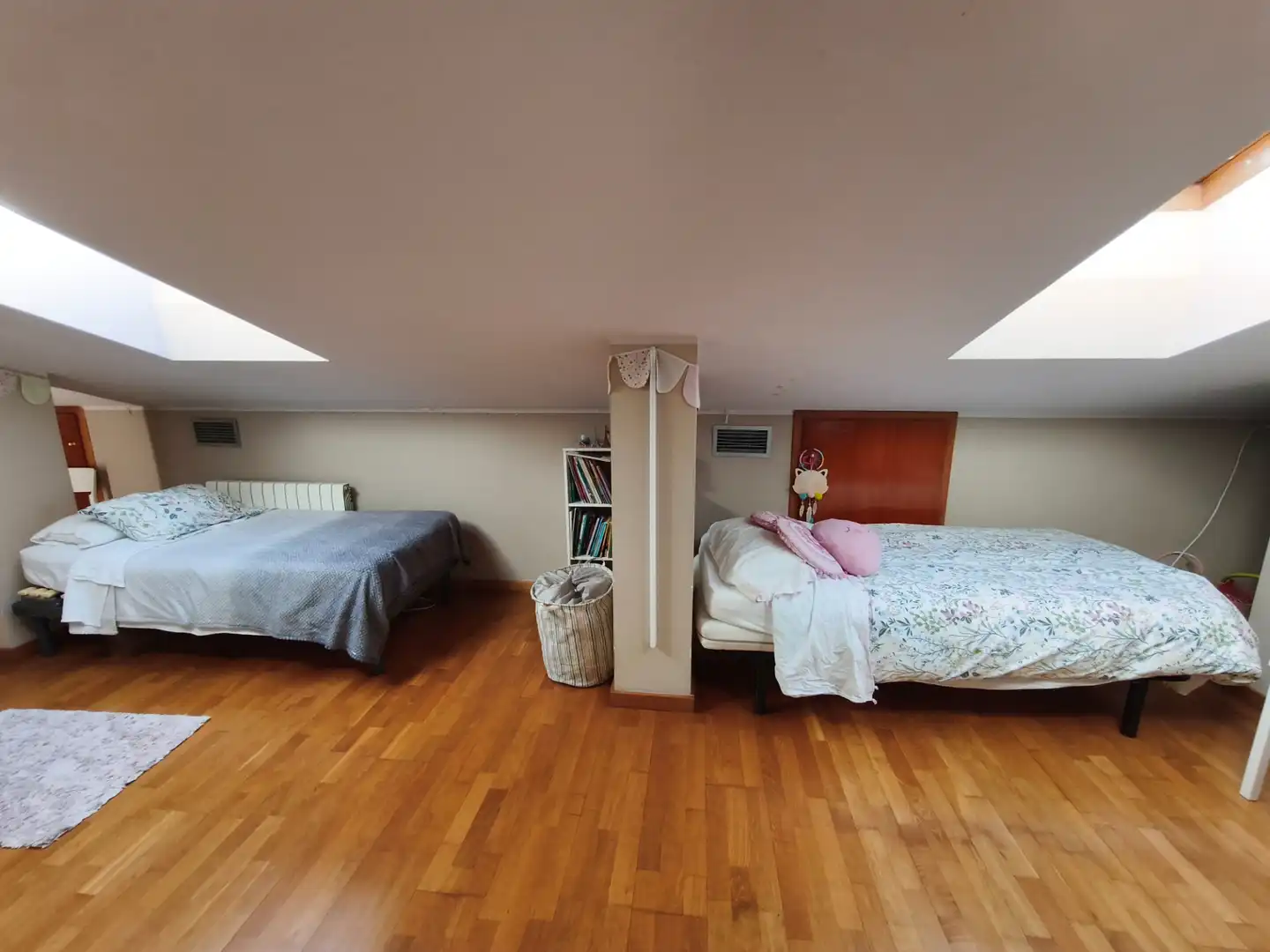 Habitación de Dúplex en venta en Girona con Aire acondicionado, Calefacción y Parquet