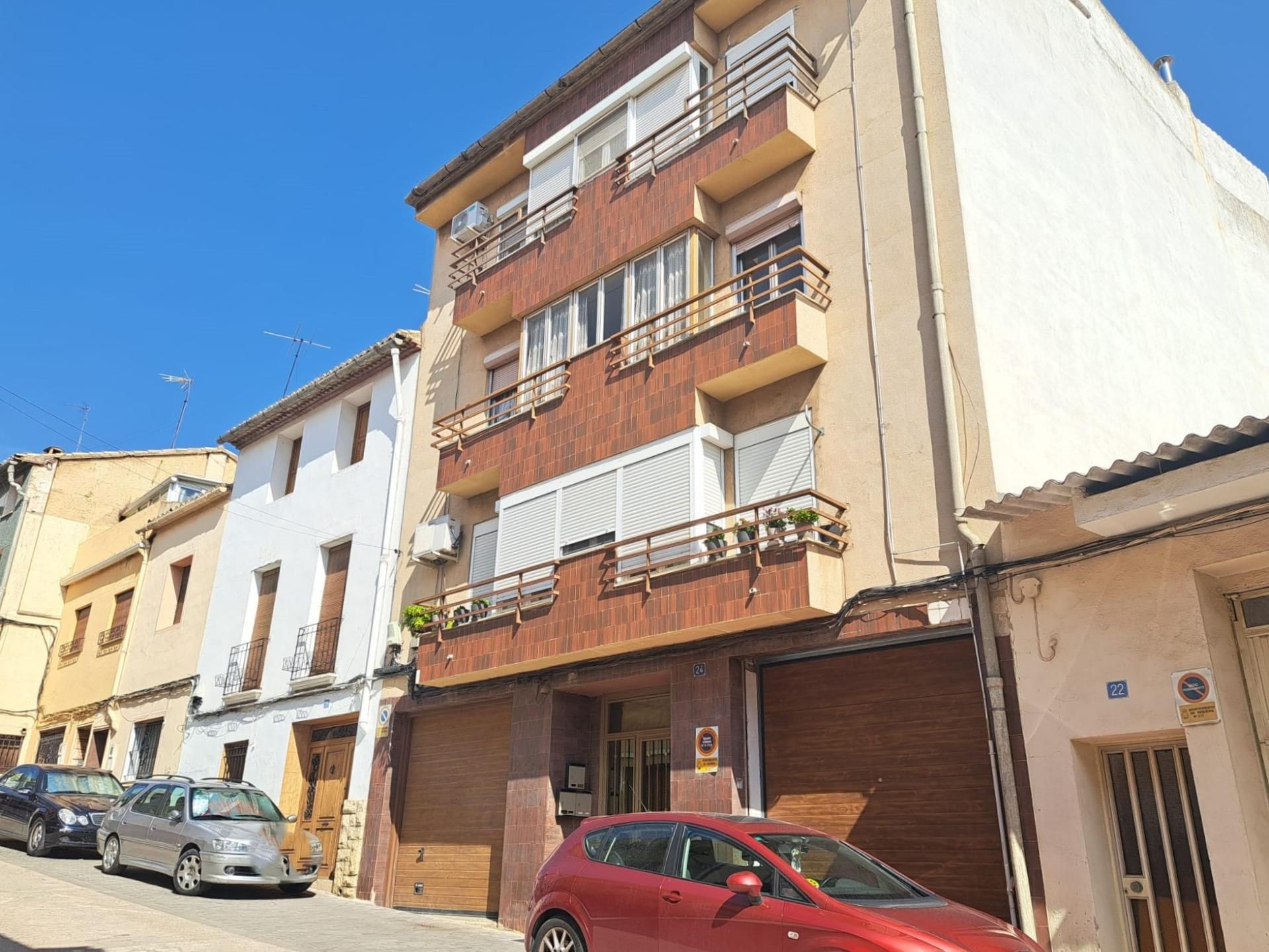 Vista exterior de Pis en venda en Requena amb Traster i Balcó