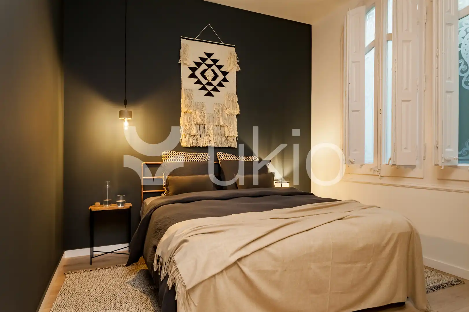 Dormitori de Apartament de lloguer en Barcelona amb Aire condicionat, Calefacció i Moblat