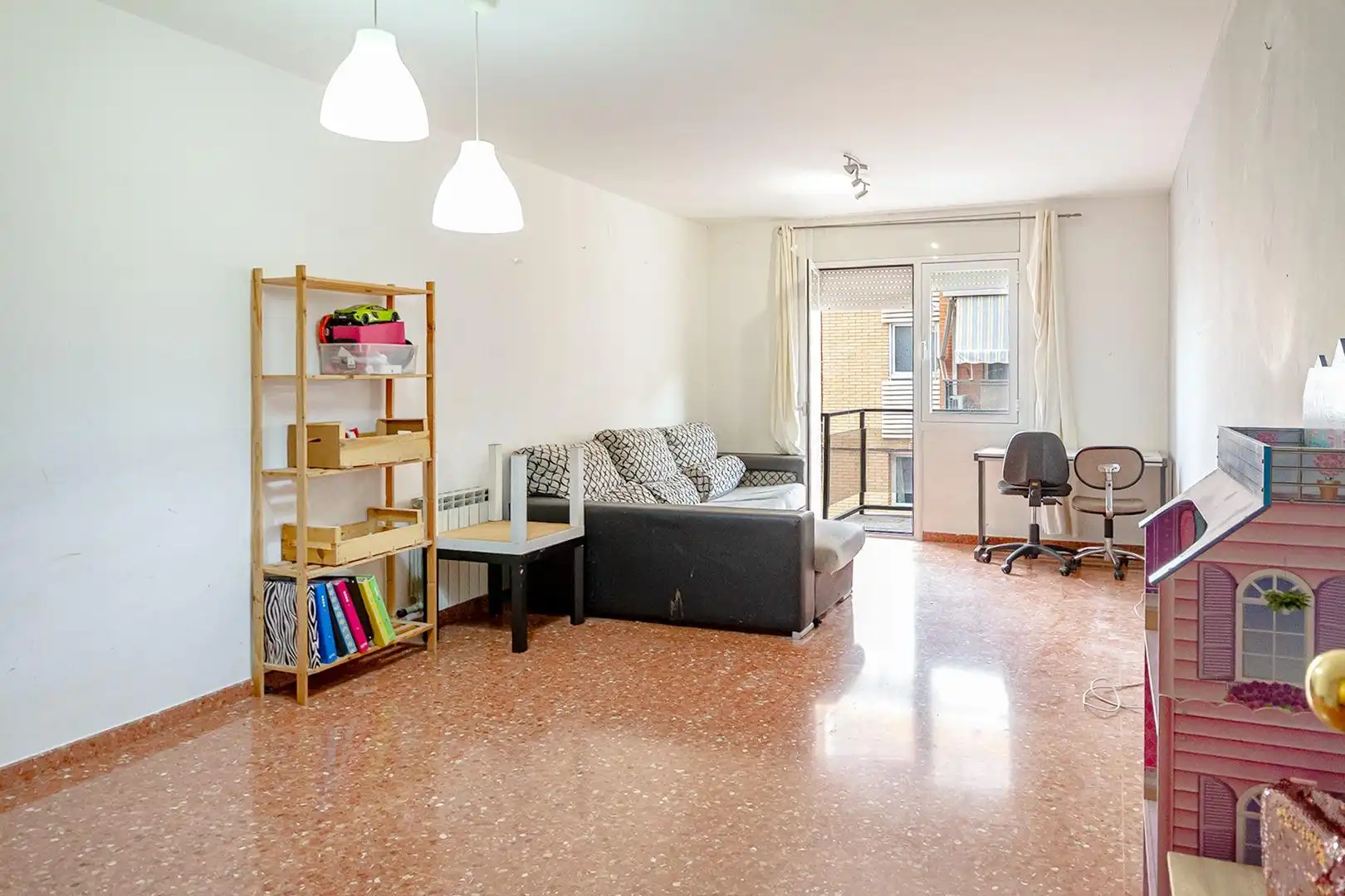Living room of Flat for sale in Viladecans  with Heating, Terrace and Balcony