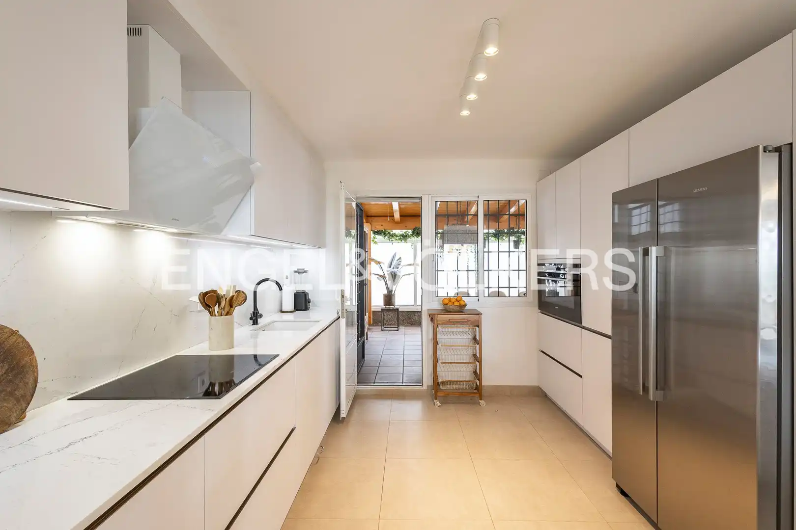 Cocina de Casa adosada en venta en Gavà con Aire acondicionado, Calefacción y Jardín privado