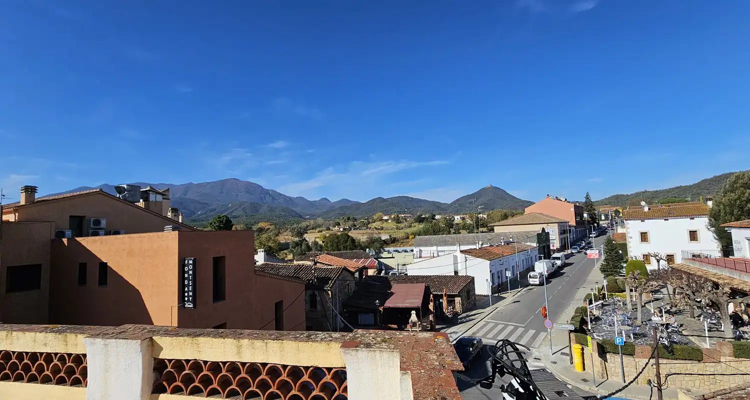 Vista exterior de Casa o xalet en venda en Breda amb Calefacció, Terrassa i Traster