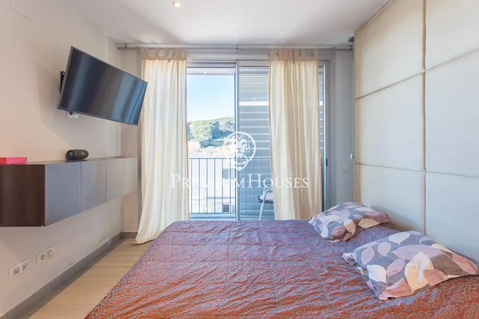 Schlafzimmer von Einfamilien-Reihenhaus zum Verkauf in Sant Pol de Mar mit Klimaanlage, Heizung und Parkett