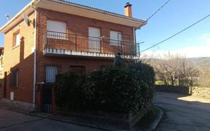 Vista exterior de Casa o xalet en venda en Gargantilla del Lozoya amb Terrassa