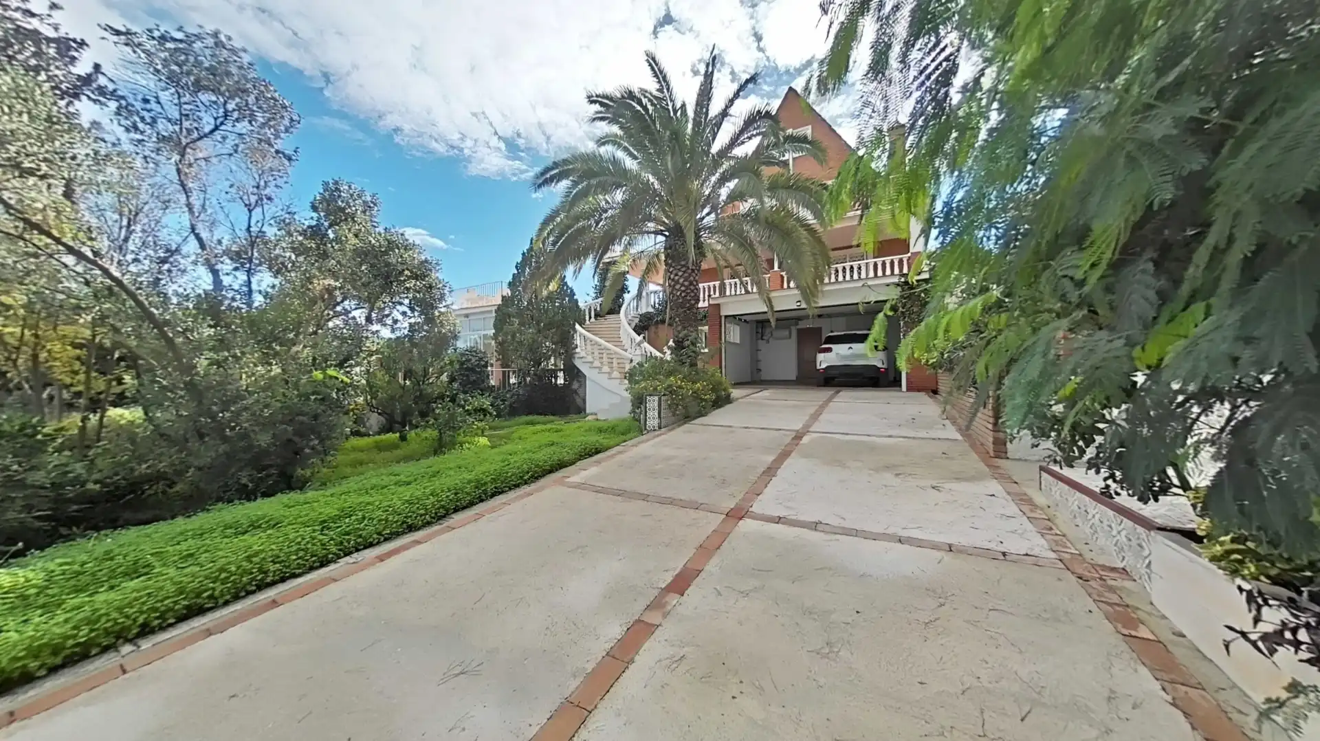Vista exterior de Casa o xalet en venda en Alhaurín de la Torre amb Aire condicionat, Calefacció i Jardí privat
