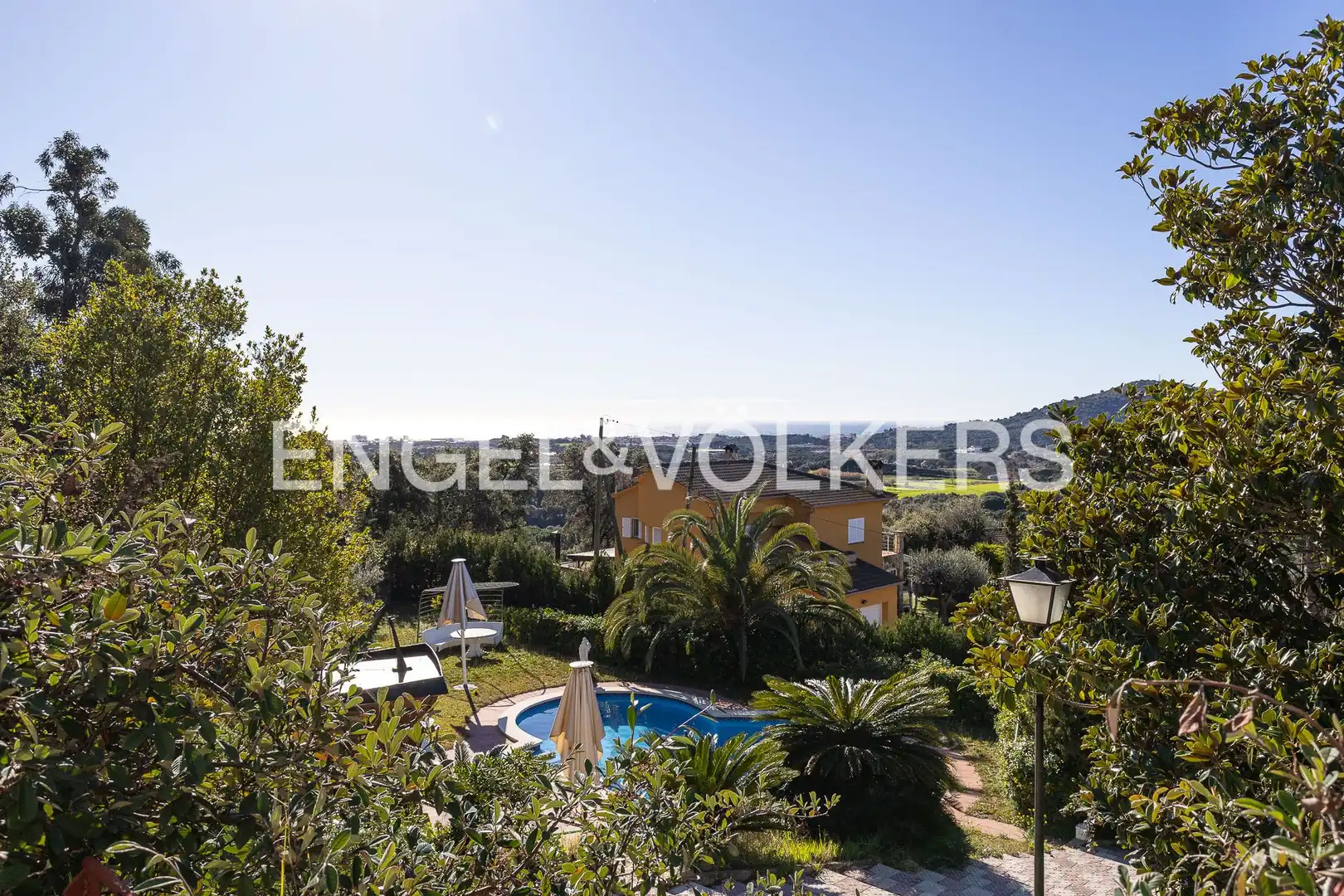 Vista exterior de Casa o xalet en venda en Palafolls amb Calefacció, Jardí privat i Terrassa