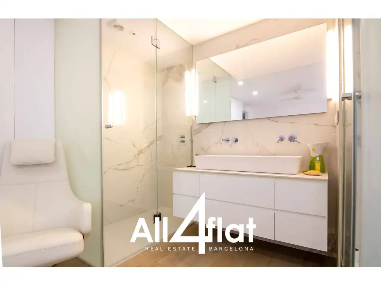 Bathroom of Attic for rent in Barcelona  with Air Conditioner, Heating and Parquet flooring