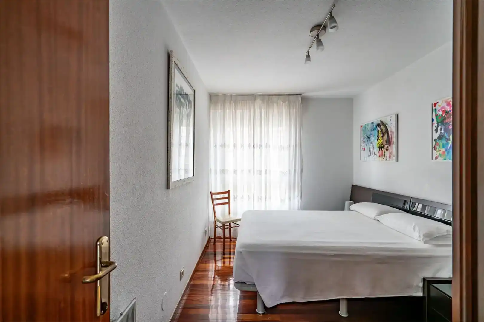Schlafzimmer von Wohnung zur Miete in Santander mit Balkon