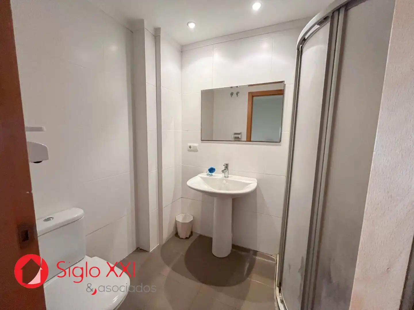 Badezimmer von Einfamilien-Reihenhaus zum Verkauf in Almazora / Almassora mit Klimaanlage, Heizung und Terrasse