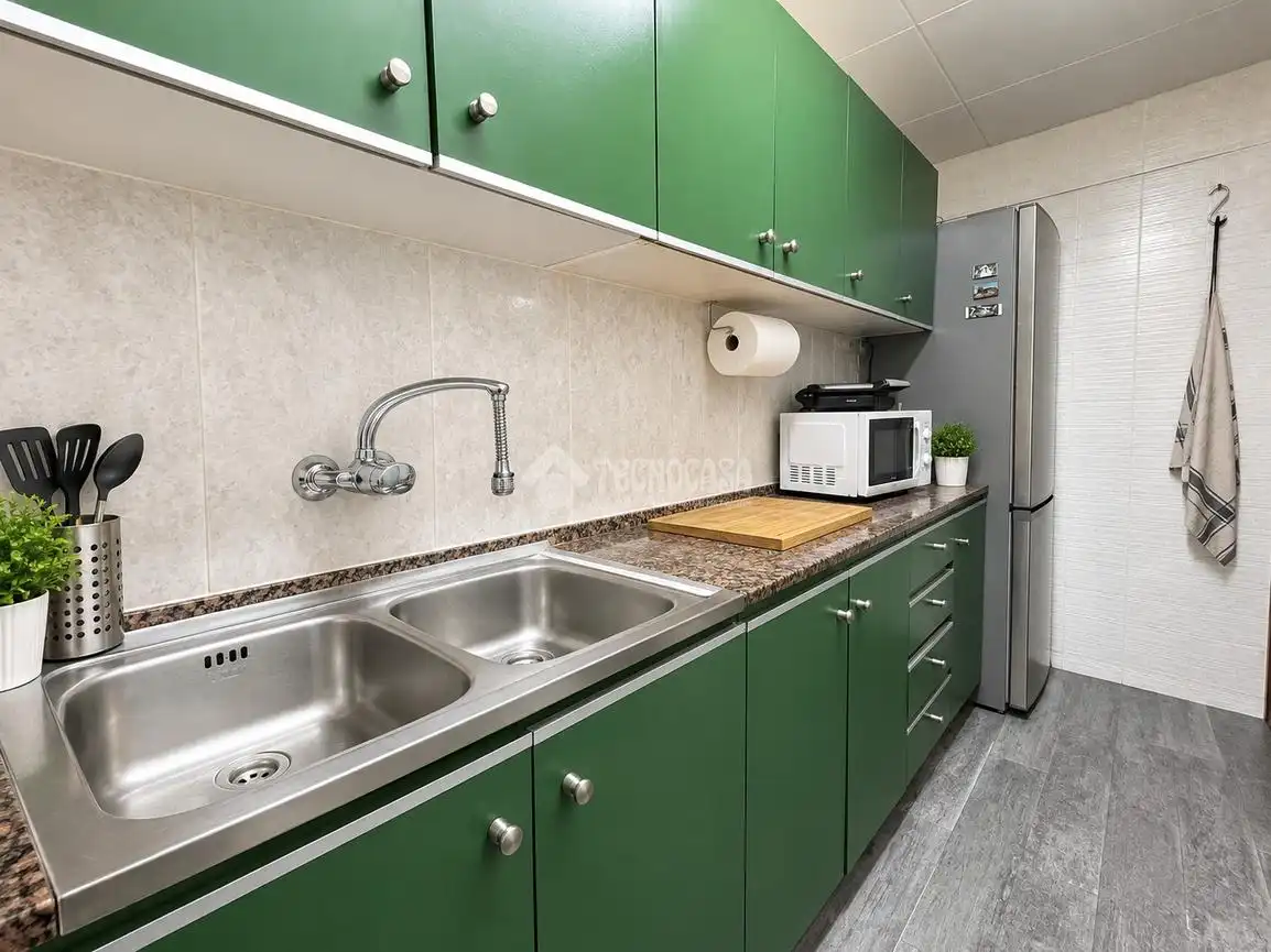 Cocina de Piso en venta en L'Hospitalet de Llobregat con Terraza