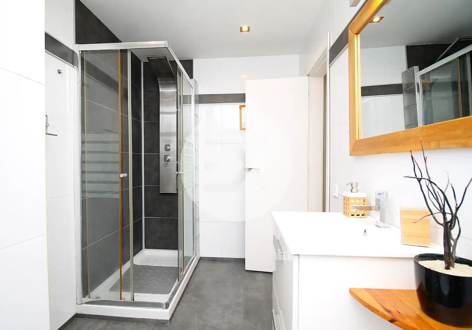 Bathroom of Flat for sale in Castelldefels  with Air Conditioner, Heating and Parquet flooring