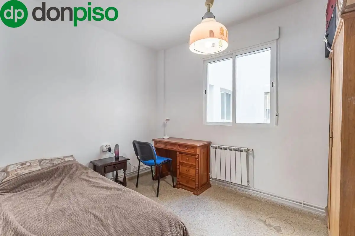 Bedroom of Flat for sale in Granada  with Heating and Balcony
