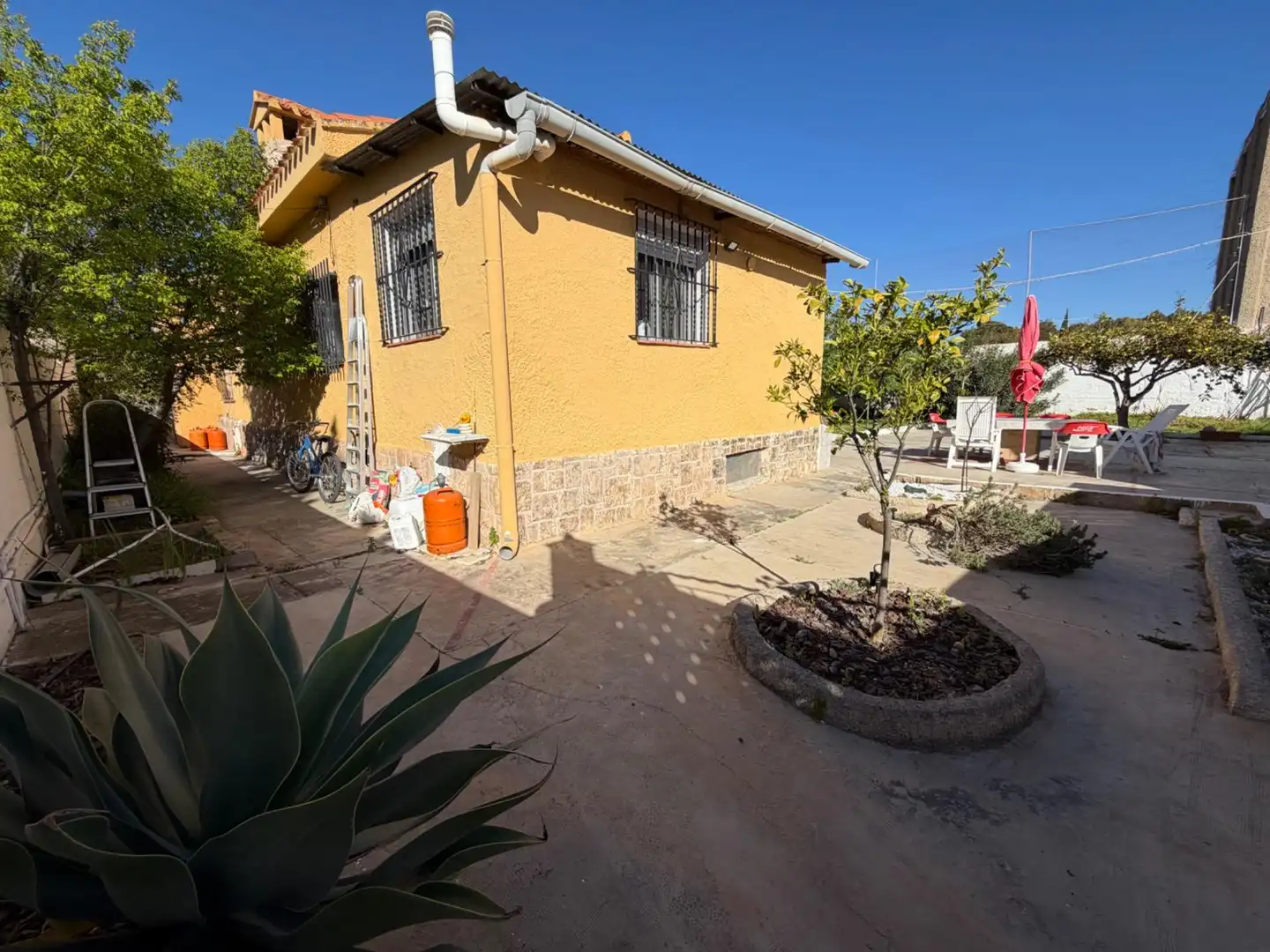 Außenansicht von Haus oder Chalet zum Verkauf in Llíria mit Klimaanlage, Privatgarten und Terrasse