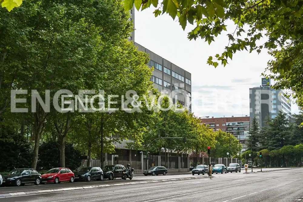 Vista exterior de Pis en venda en Madrid amb Aire condicionat, Calefacció i Jardí privat