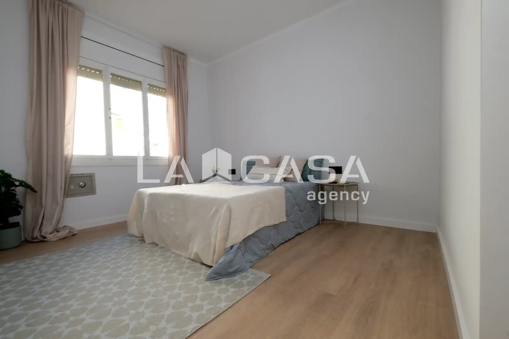 Flat for sale in Barcelona  with Balcony