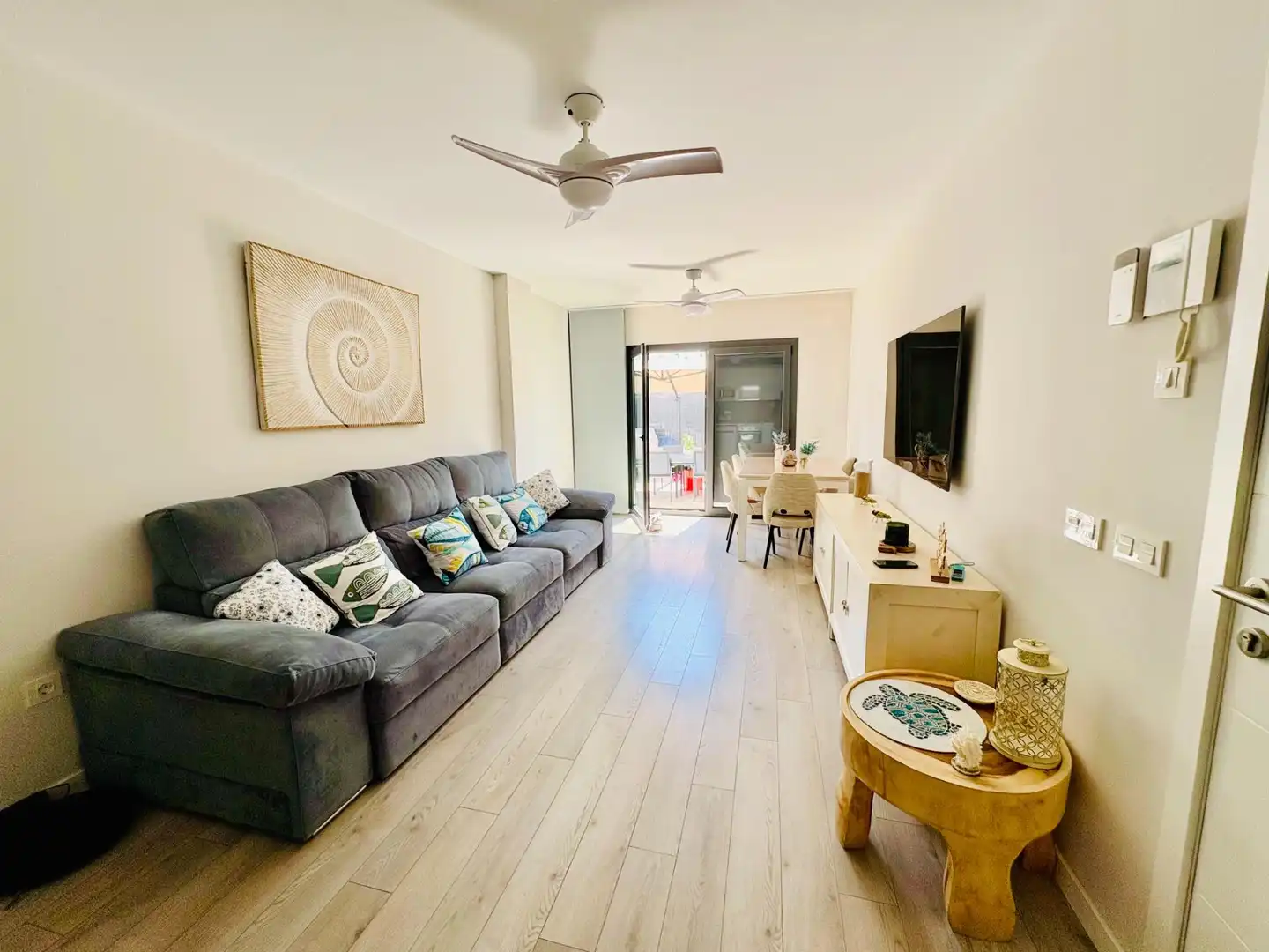 Sala de estar de Planta baja de alquiler en Vélez-Málaga con Aire acondicionado, Calefacción y Jardín privado