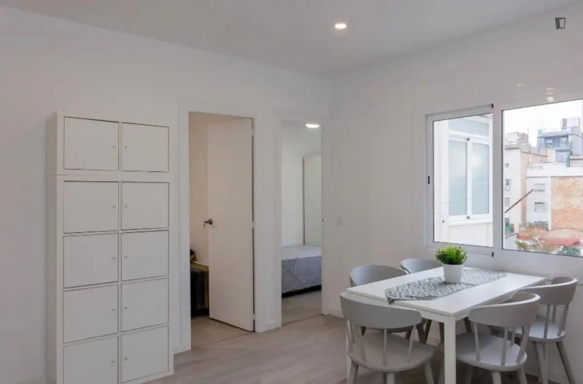 Habitación de Apartamento para compartir en L'Hospitalet de Llobregat con Amueblado, Horno y Lavadora