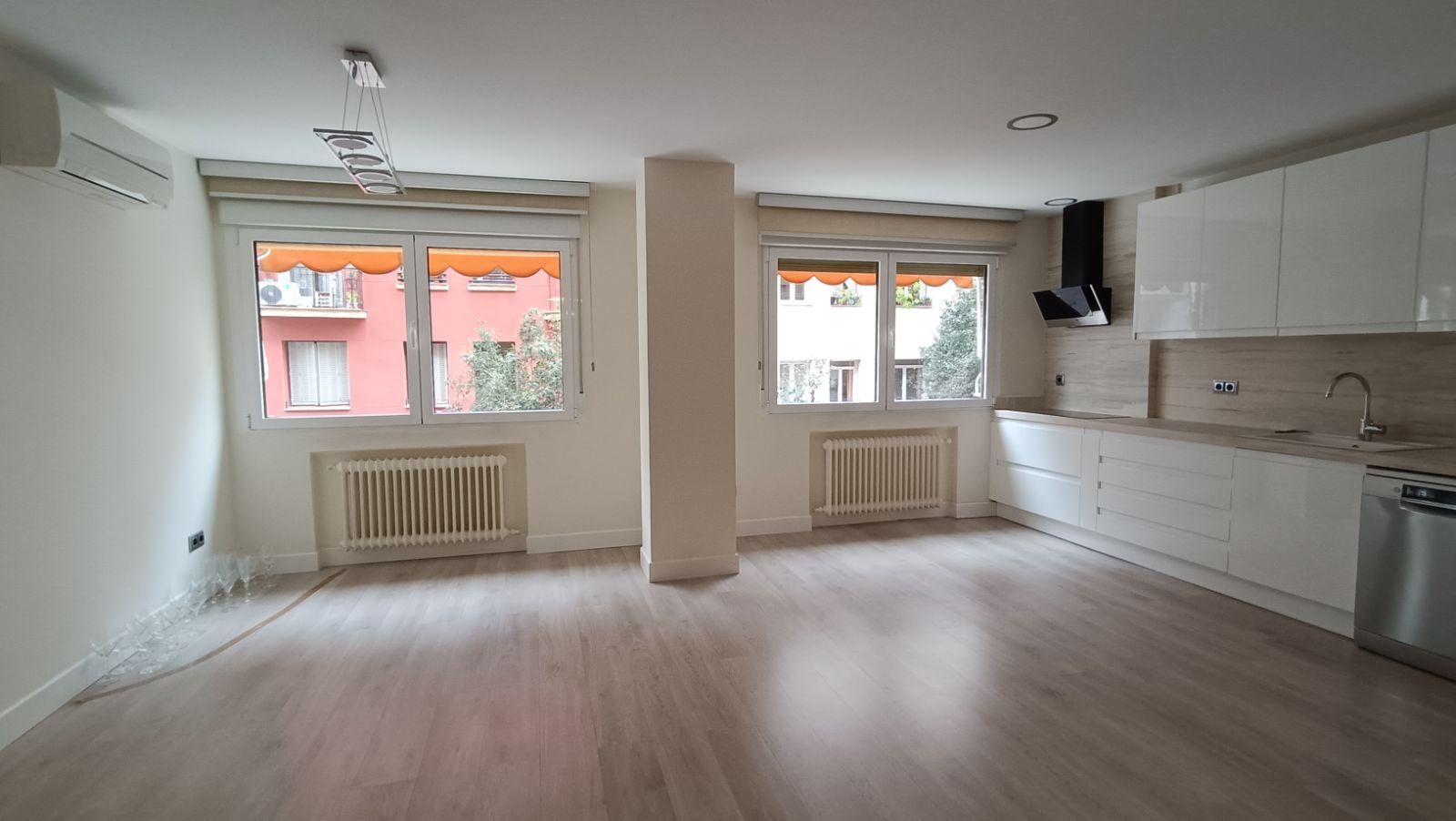 Dormitori de Pis en venda en  Madrid Capital amb Aire condicionat, Parquet i TV