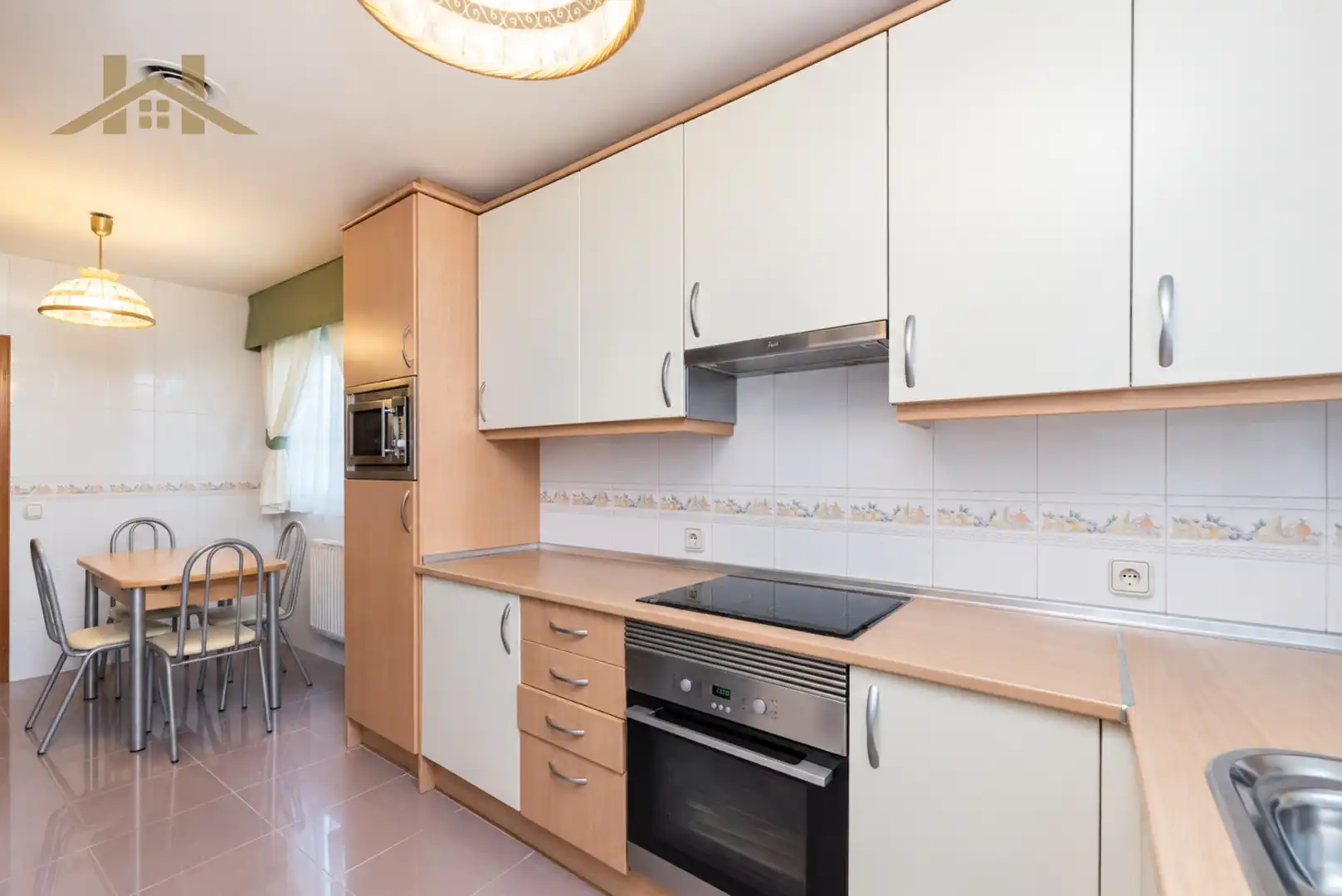 Cocina de Casa adosada en venta en Majadahonda con Aire acondicionado, Calefacción y Jardín privado