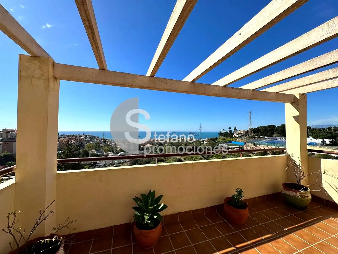 Terrassa de Casa adosada en venda en Málaga amb Aire condicionat, Jardí privat i Terrassa