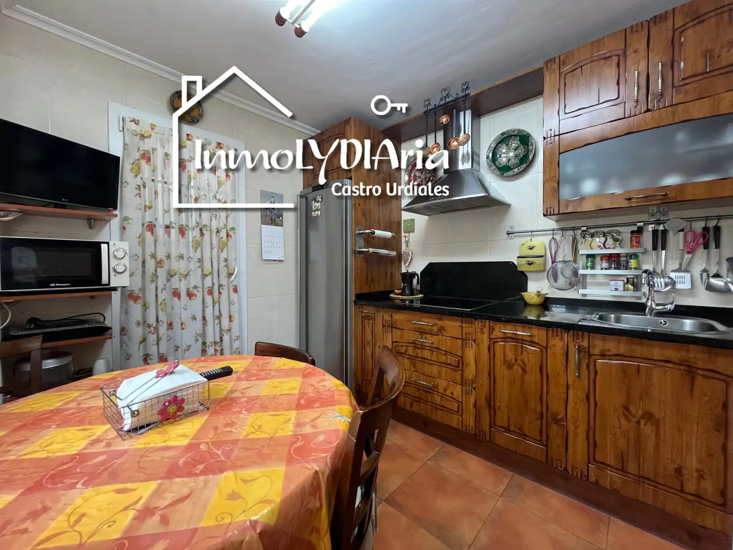 Cocina de Casa o chalet en venta en Castro-Urdiales con Calefacción, Jardín privado y Parquet