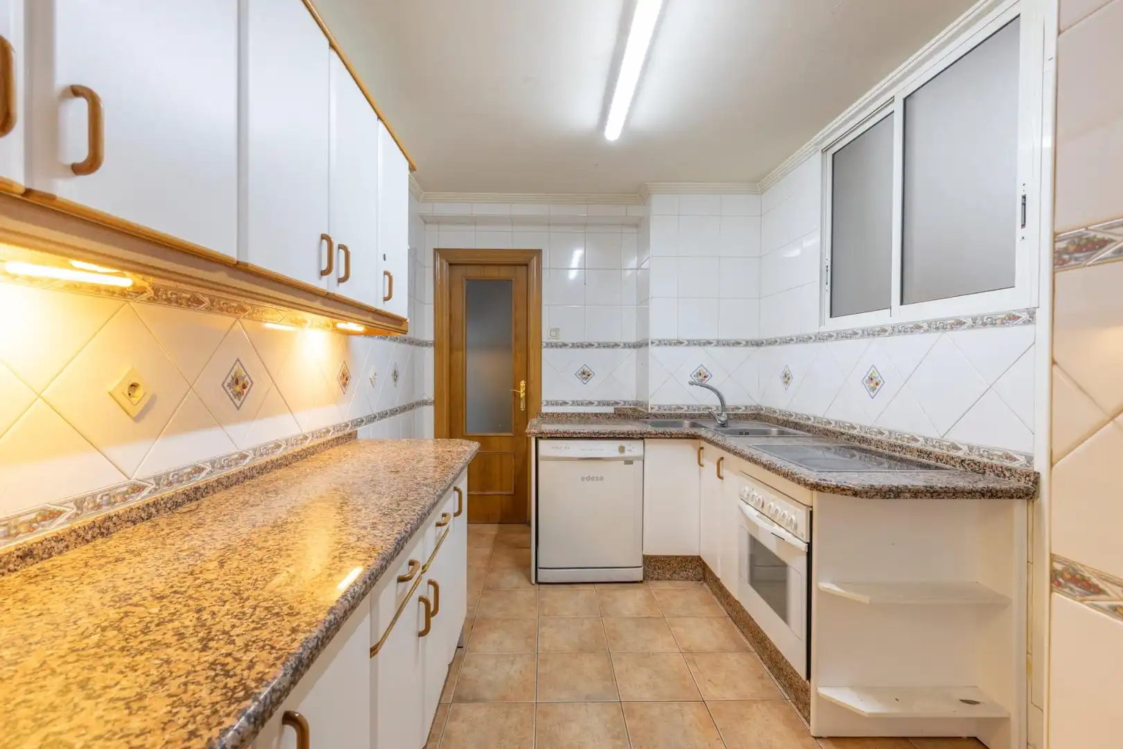 Cocina de Piso en venta en Granada con Calefacción