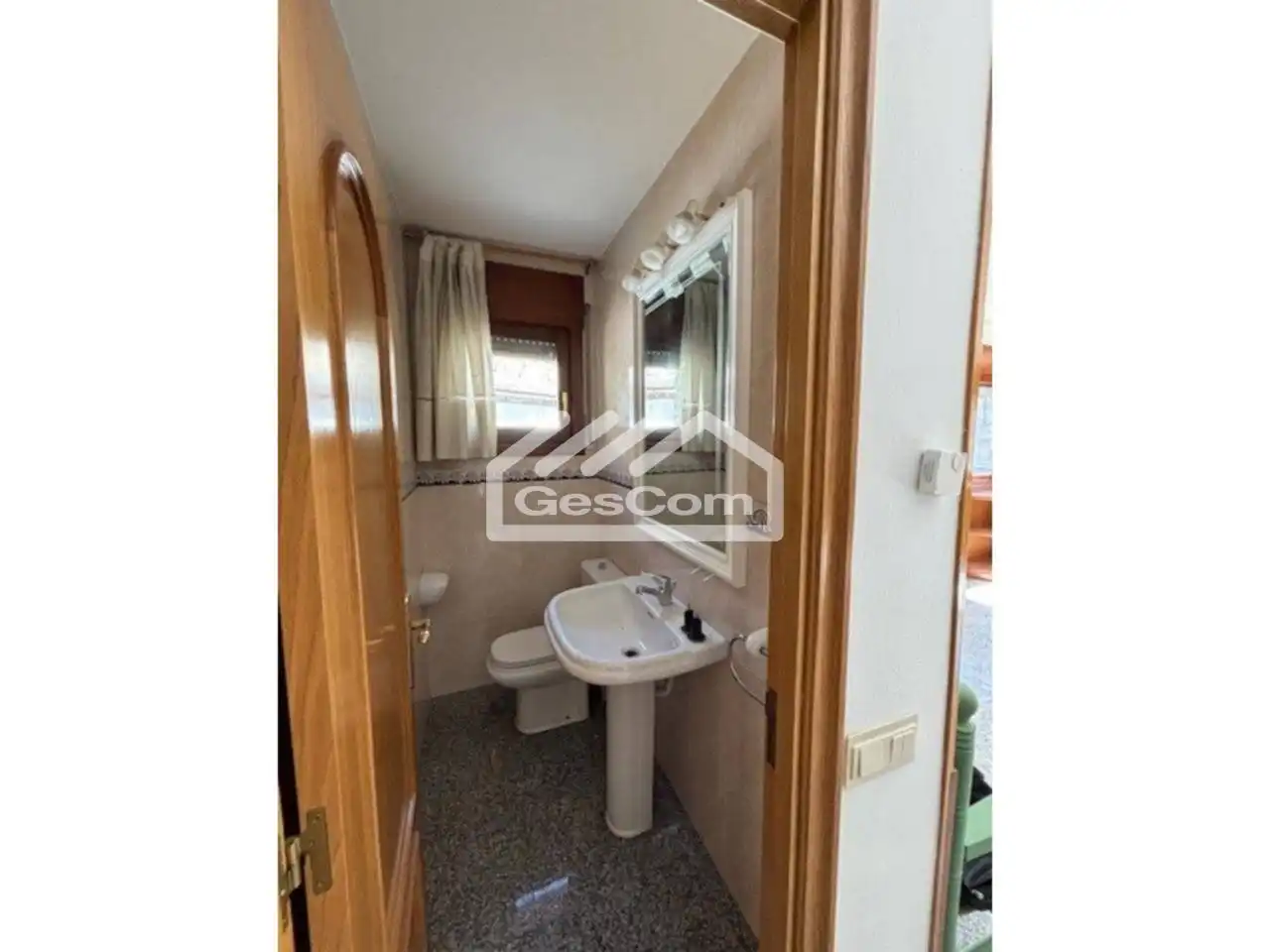 Baño de Casa adosada en venta en Escaldes – Engordany con Calefacción y Jardín privado
