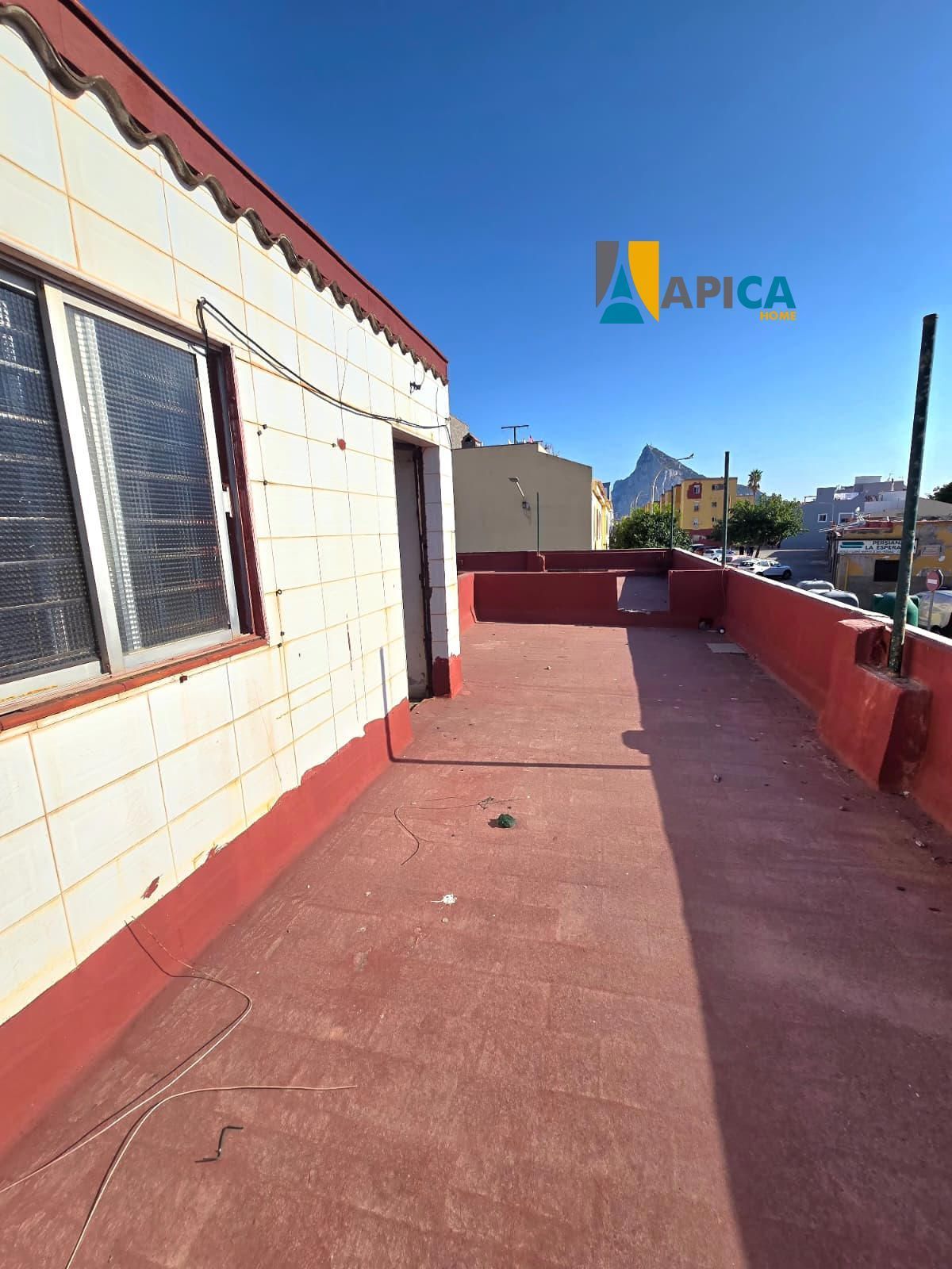 Vista exterior de Casa o xalet en venda en La Línea de la Concepción amb Terrassa