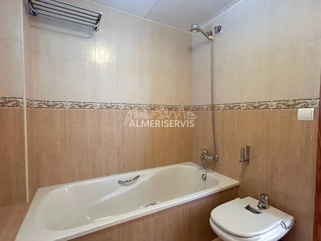 Bany de Casa o xalet en venda en El Ejido amb Terrassa i Piscina