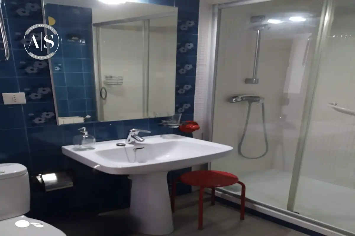 Badezimmer von Wohnung zum Verkauf in Granada mit Klimaanlage und Heizung